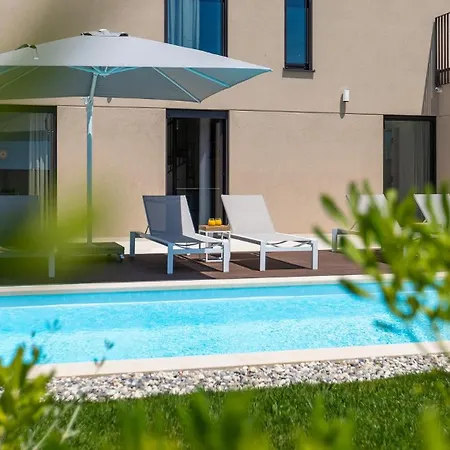 Beautiful Rosalie With Sauna Near Porec Villa